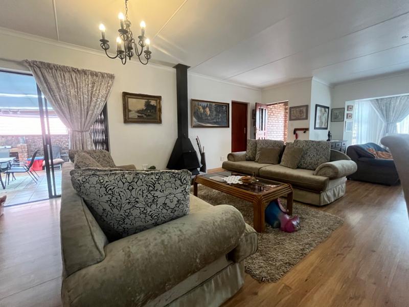 4 Bedroom Property for Sale in Fraaiuitsig Western Cape